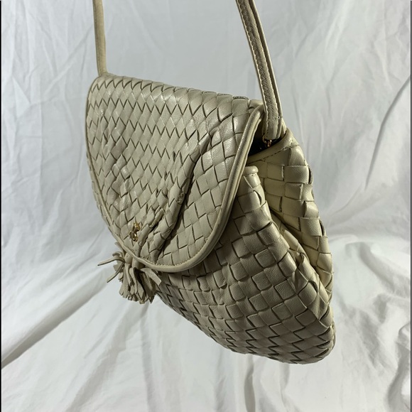 Vintage JAY HERBERT white ivory leather woven shoulder bag with flap tassel - Picture 2 of 12